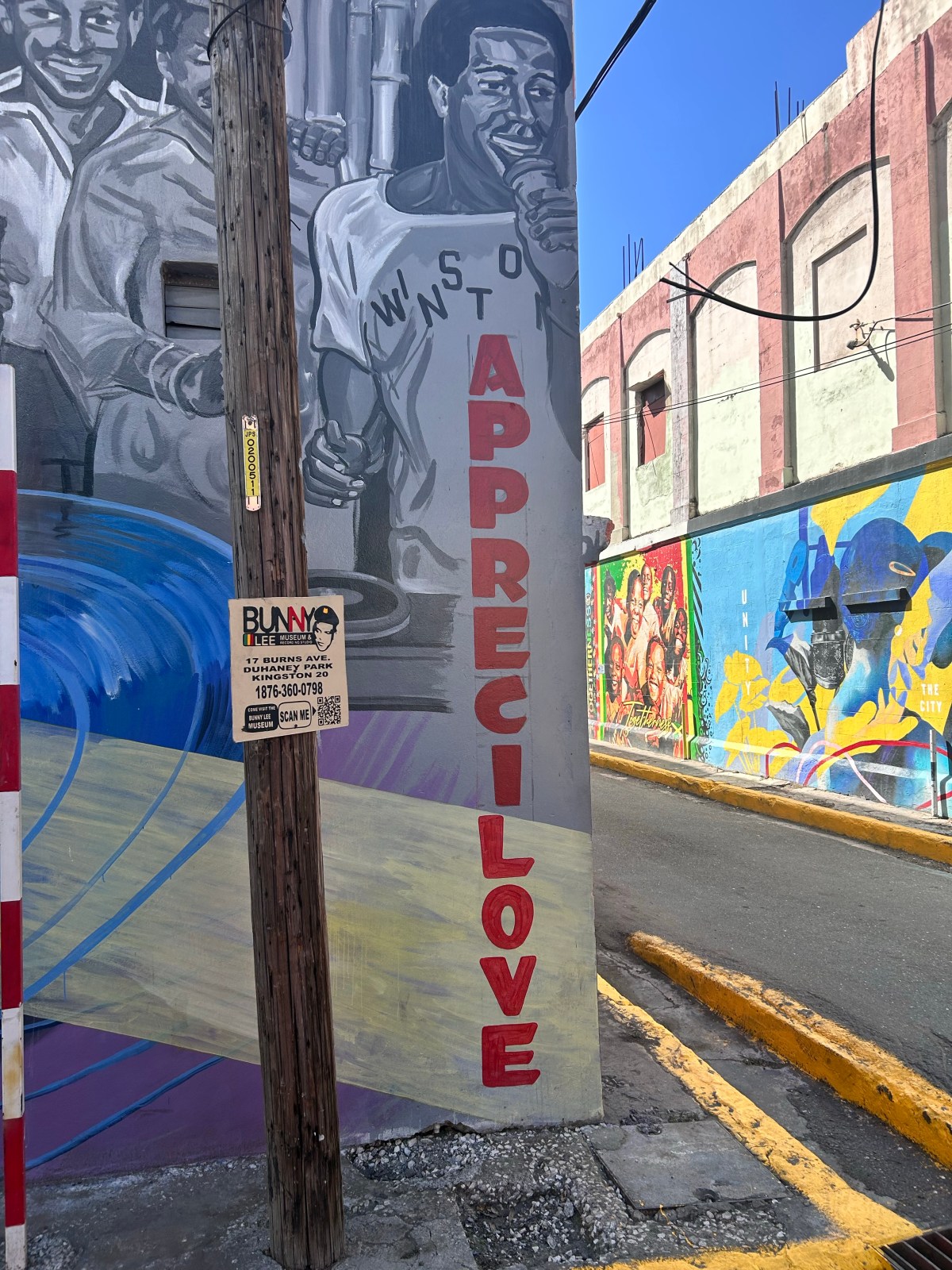 Apprecilove: Held While Helping |a Haibun ©Dawn&nbsp;Minott